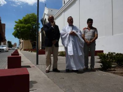 Obra finalizada y presentada en sociedad: Passaglia y Cardelli inauguraron ayer la plazoleta del Papa