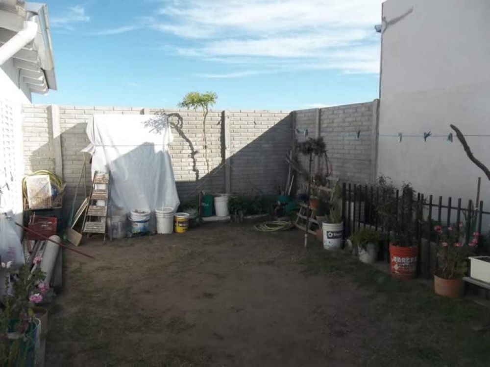 Encontr� 2 sujetos en el patio, le taparon la boca y se fueron