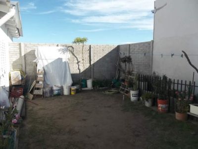 Encontr� 2 sujetos en el patio, le taparon la boca y se fueron
