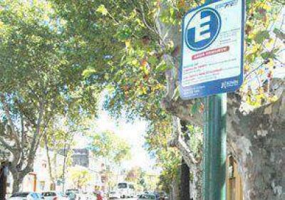 Calles vac�as en la segunda zona de estacionamiento medido en el centro