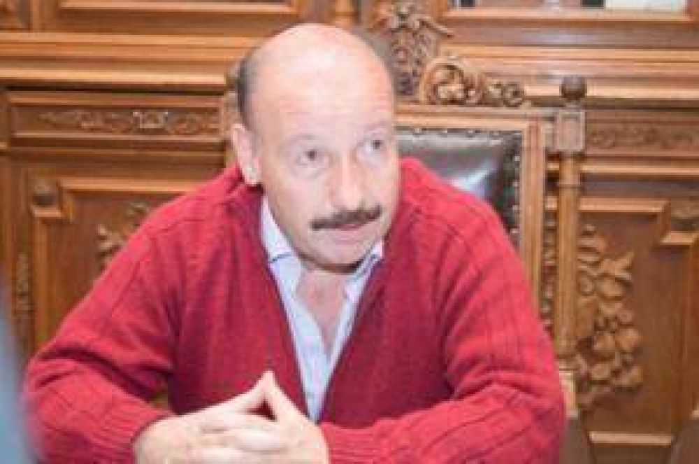 Inza efectiviz� la firma del convenio para la compra de aparatolog�a para el hospital Pintos