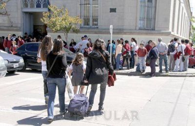 Docentes privados bonaerenses denuncian deudas en subvenci�n a instituciones