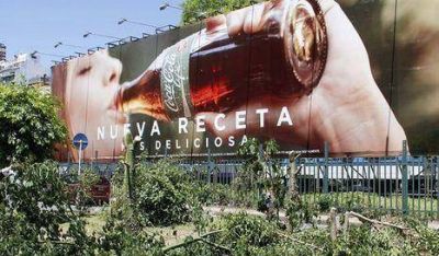 Retiraron la pol�mica publicidad por la que talaron seis �rboles