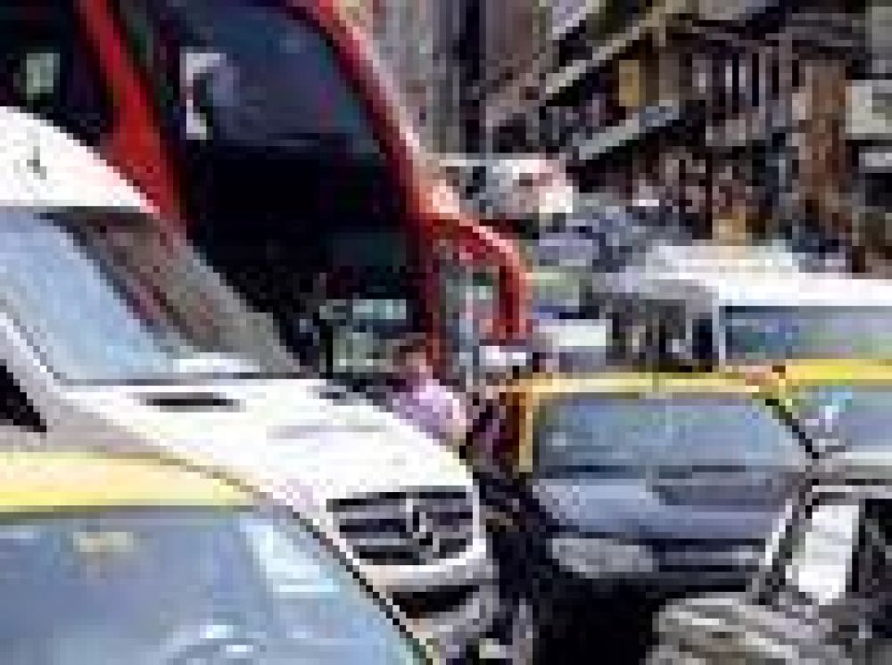 El tr�nsito ya es el segundo motivo de queja de los porte�os
