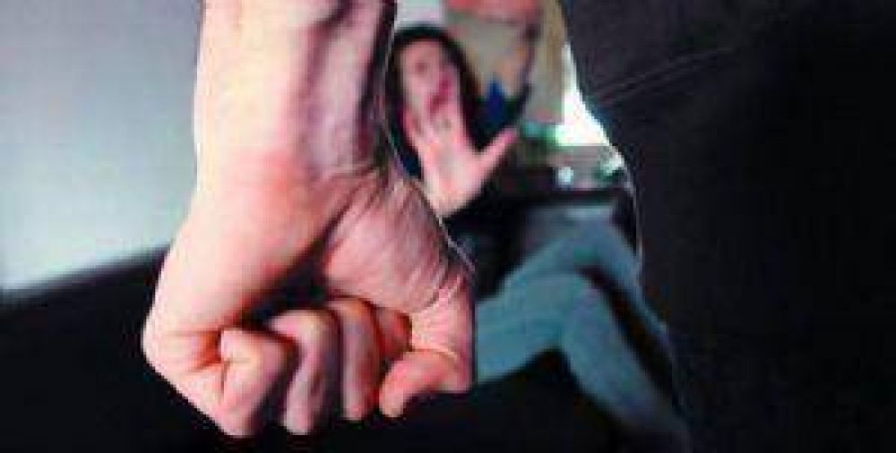 Atac� con un cuchillo a su madre y se dio a la fuga