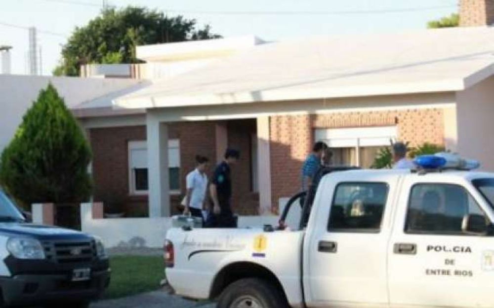 Vestidos de polic�as, maniataron a una pareja y les robaron