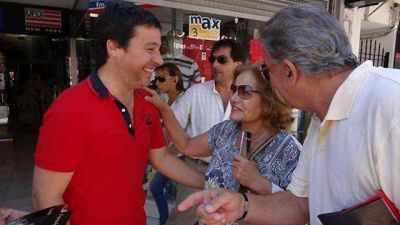 Con cr�ticas a impuestos, Zavallo busca atenci�n de comerciantes