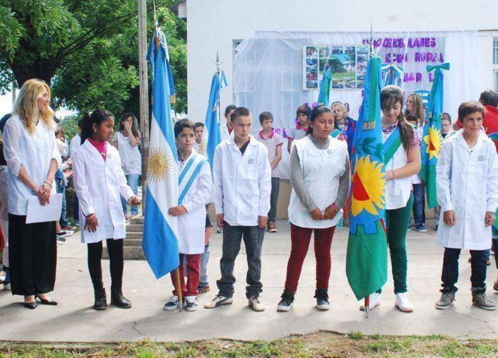EMOTIVO ACTO EN LA ESCUELA RURAL 8, A 125� A�OS DE SU CREACI�N