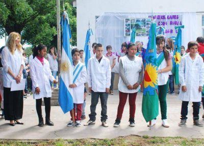 EMOTIVO ACTO EN LA ESCUELA RURAL 8, A 125� A�OS DE SU CREACI�N