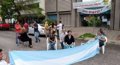 Docentes y estatales vuelven a parar