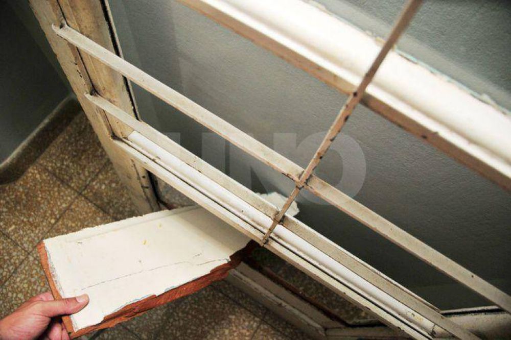 Encontr� a un cuidacoches de la cuadra dentro de su casa