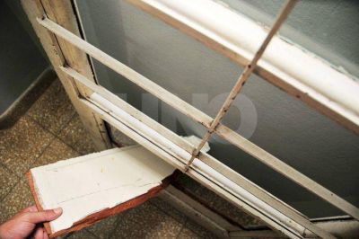 Encontr� a un cuidacoches de la cuadra dentro de su casa