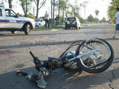 Un joven que corr�a picadas esta grave tras protagonizar un choque en el acceso