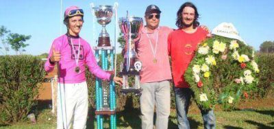 M�s de 10.000 personas vieron ganar a Camba Por� la Copa Challenger, que se queda en Misiones este a�o; la carrera se defini� por un hocico