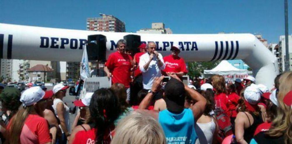Exitosa correcaminata por el D�a del Donante Voluntario de Sangre