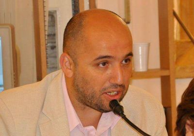 El concejal Cuelle dice que hay �abandono del control� del estacionamiento medido