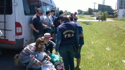 Doce j�venes que viajaban a una fiesta electr�nica fueron detenidos por tenencia de drogas