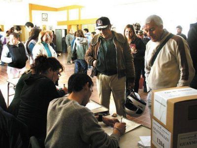 Los radicales emplazan a Paco P�rez para que reglamente las PASO