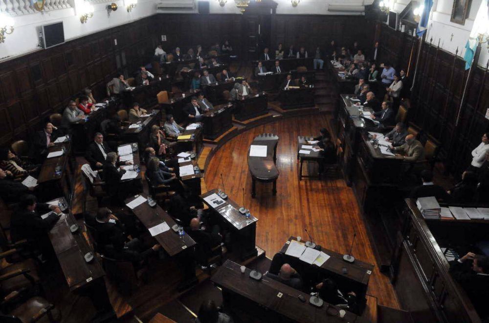 La oposici�n critica leyes impositivas