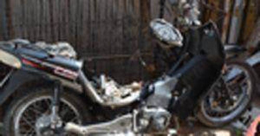  Motociclistas graves tras ser arrollados por un auto