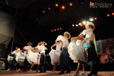 25 a�os de folklore en Patagones