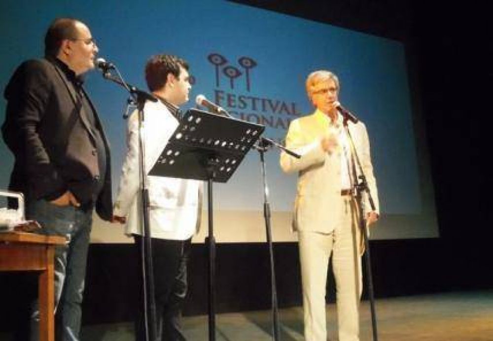 Armend�riz particip� del cierre del Cine con Vecinos y de la cena del Hospital Dr. Posadas