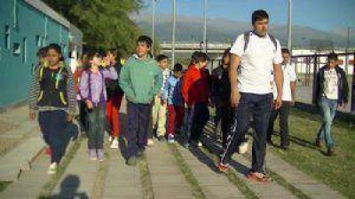 Alumnos de Mutqu�n en el Centro de Integraci�n