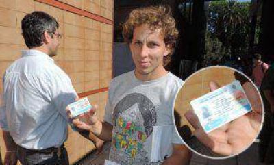 Comenz� la entrega de la nueva licencia de conducir