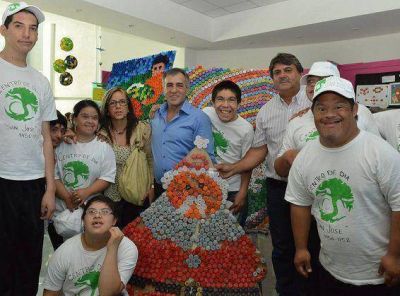 Cariglino en la Exposici�n Collage Ecol�gico �Entre Tapas y Tapitas�