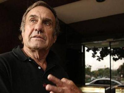 Reutemann pidi� al socialismo que 