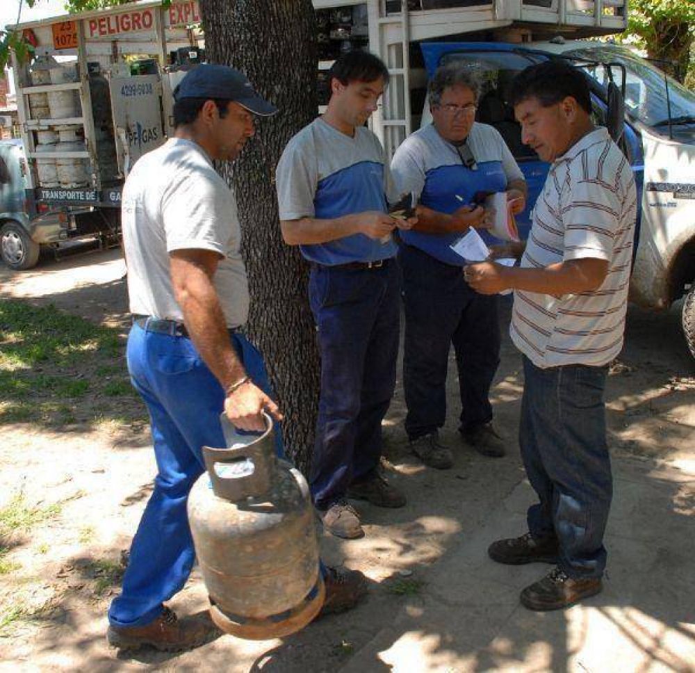 Promueven ahorro de energ�a y cientos de vecinos compran gas envasado a precio popular