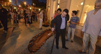 Lan�s: D�az P�rez inaugur� la expo de esculturas a cielo abierto