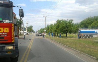 Grave choque entre un cami�n de YPF y un auto en C�rdoba