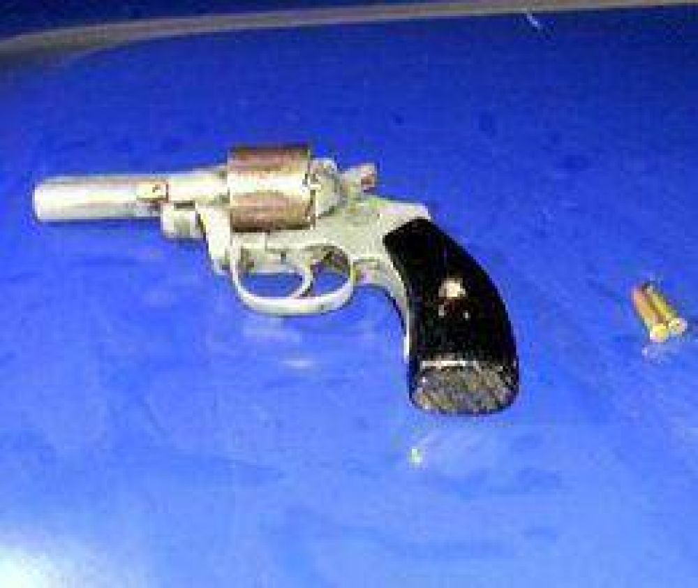 EL CPC secuestra un arma que portaban menores  