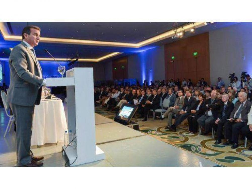 P�rez abri� el Congreso Internacional de la Vi�a y el Vino con la presencia de altos funcionarios de Naci�n