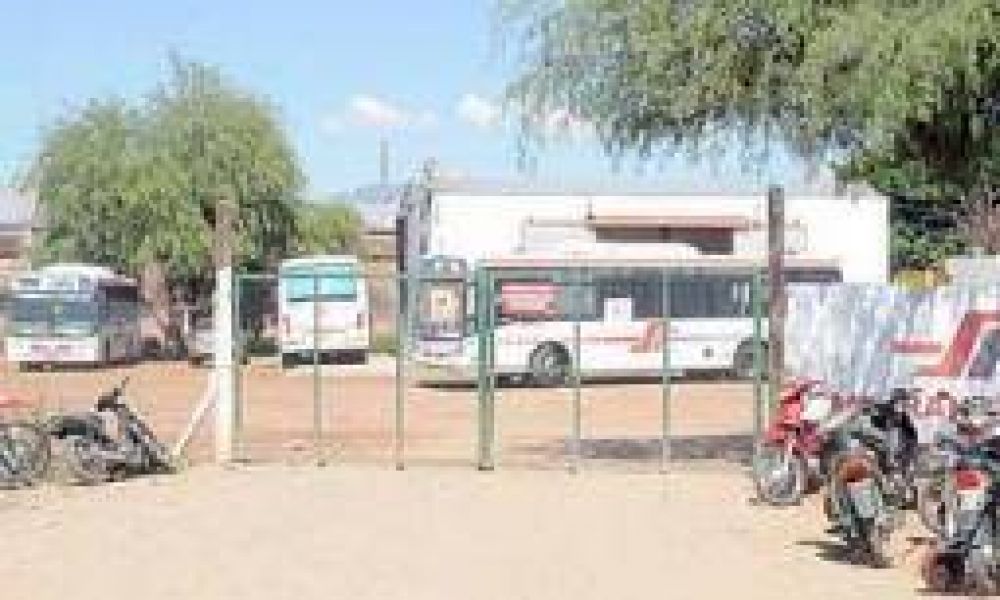 Choferes despedidos de San Francisco piden su fuente laboral