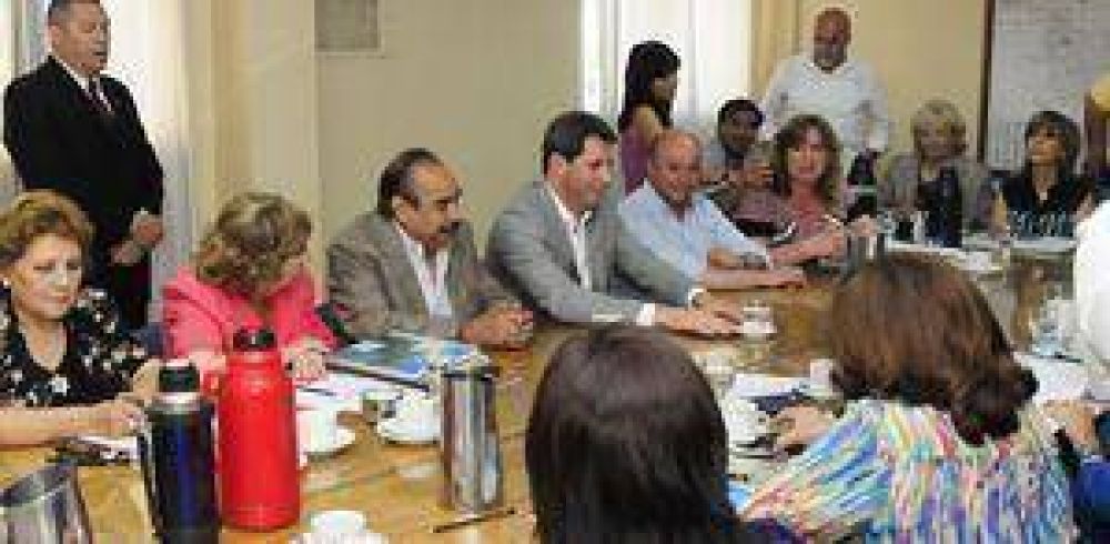  Presentaron anteproyecto de Ley de Educaci�n Provincial