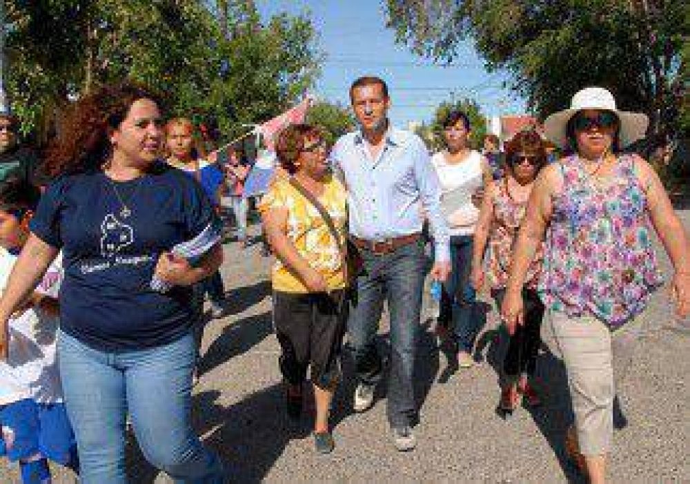 Guti�rrez, de campa�a en el barrio de Sifuentes 
