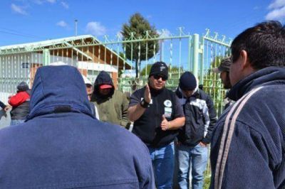 Trabajadores reclaman frente a la base de la empresa Sodexo ingresar a la bolsa de trabajo