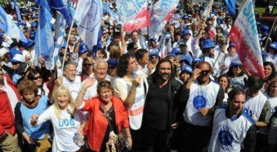 Comienza hoy la doble jornada de paro docente en reclamo de aumentos salariales