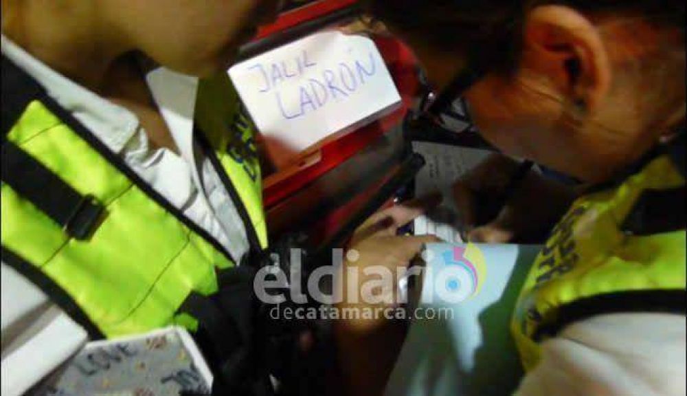 Ins�lito: Multan a docentes durante la protesta
