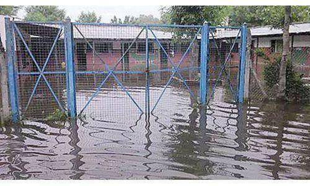 Jard�n y escuela bajo agua necesitan ayuda