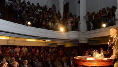 Gran revuelo en la UCR por cr�tica de Angeloz a Mestre