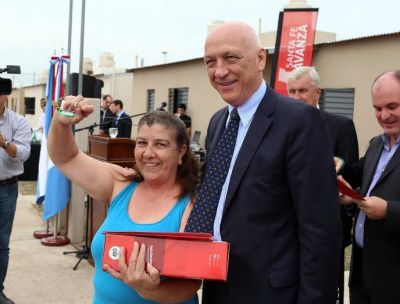 Antonio Bonfatti entreg� 46 viviendas en el Barrio Santa Rita II
