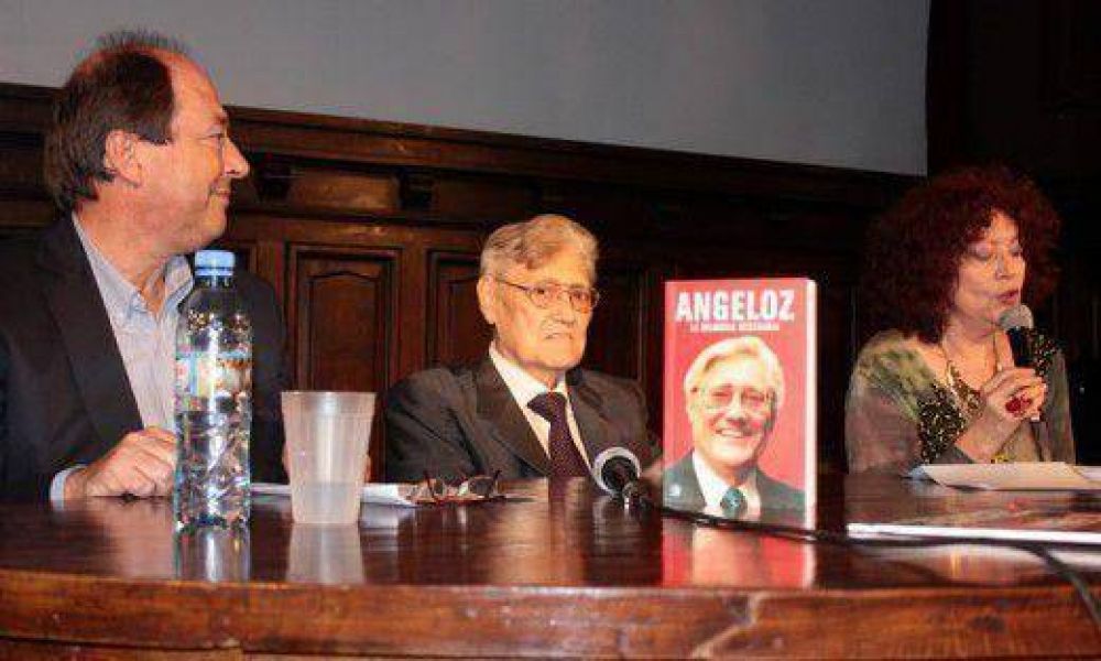 Angeloz present� su libro y dijo que apoyar� a Sanz en la interna de Faunen