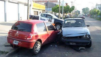 Adolescentes de 13 y 17 a�os roban, huyen y chocan