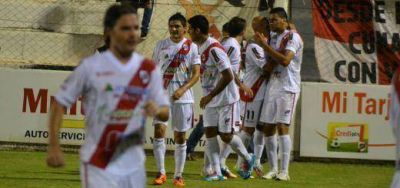 Guaran� baj� a otro de los encumbrados: super� a San Mart�n de San Juan 2 a 0 con goles de Pi�ero Da Silva y Narese
