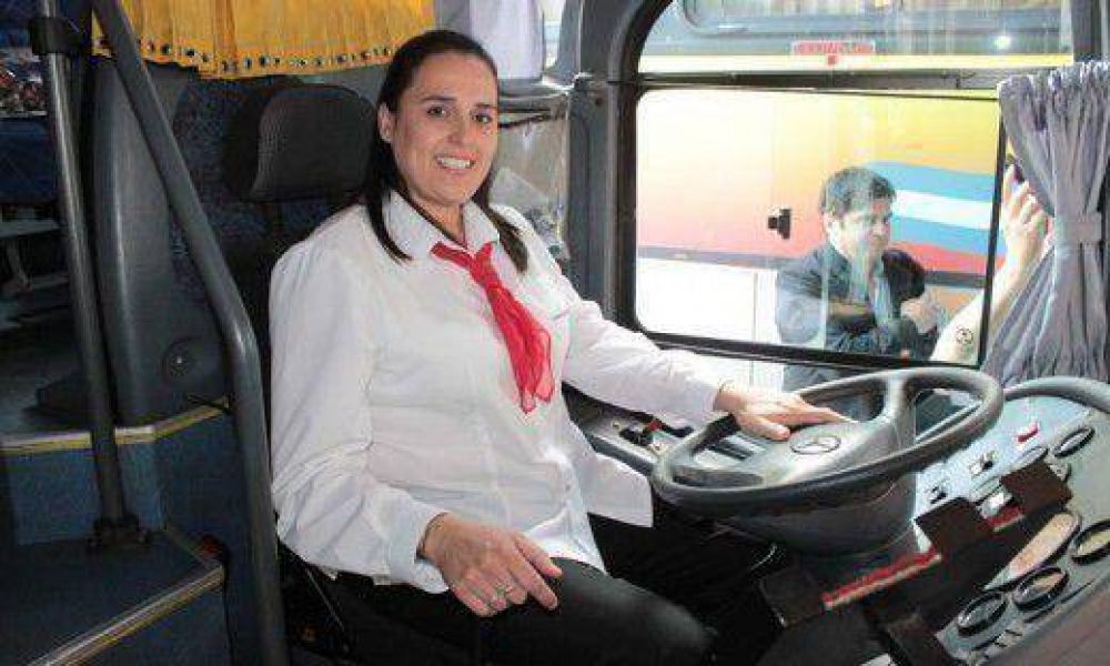 Silvina Delgado es la primera chofer del transporte interurbano de C�rdoba