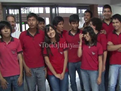 Estudiantes en el podio de las Olimpiadas de Qu�mica