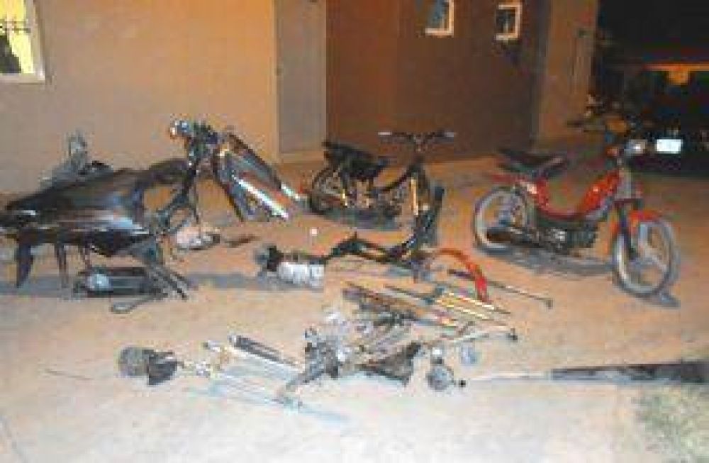 Aprehenden a tres adolescentes y recuperan varias motocicletas robadas